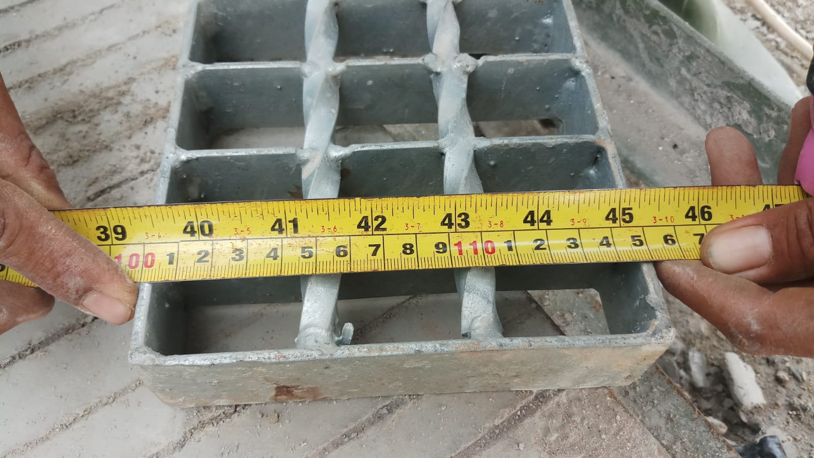 Pagar Mesh T.240 – pagar besi BRC murah